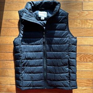 Girls black puffy vest